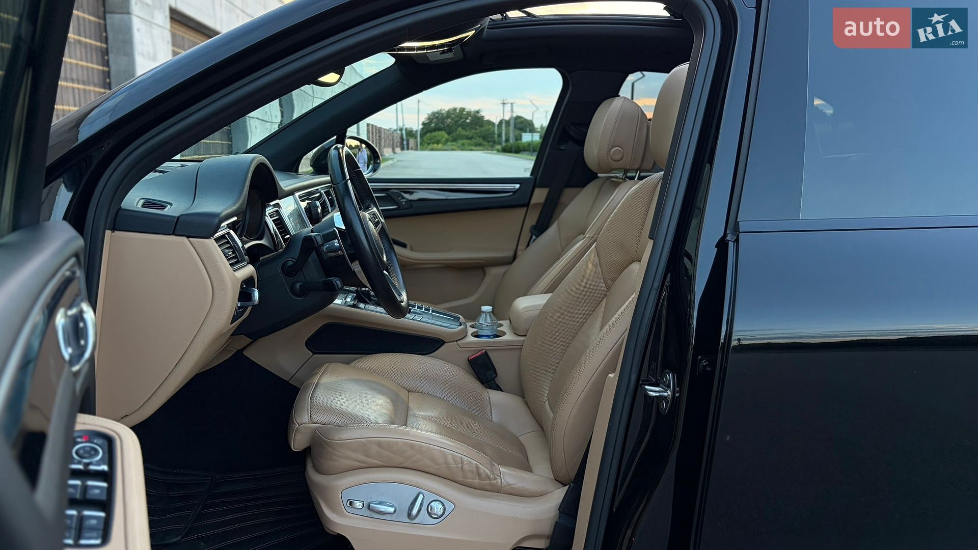 Porsche Macan 2017 VIN WP1AB2A50HLB20653 фото оголошення 10 з 31