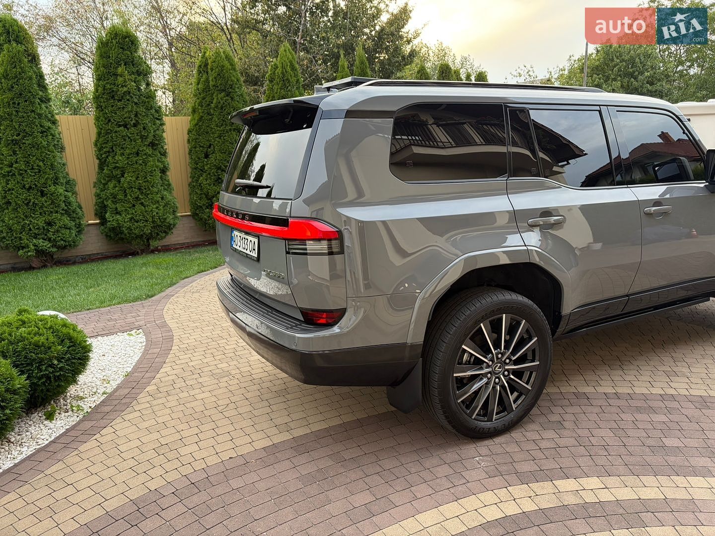 Lexus GX 2024 VIN JTJTBDDX705027072 фото оголошення 18 з 204