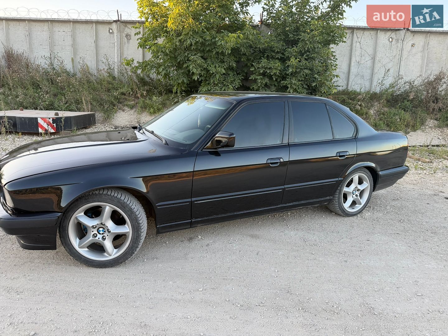 BMW 5 Series 1991 VIN WBAHB51010BD39394 фото оголошення 2 з 6