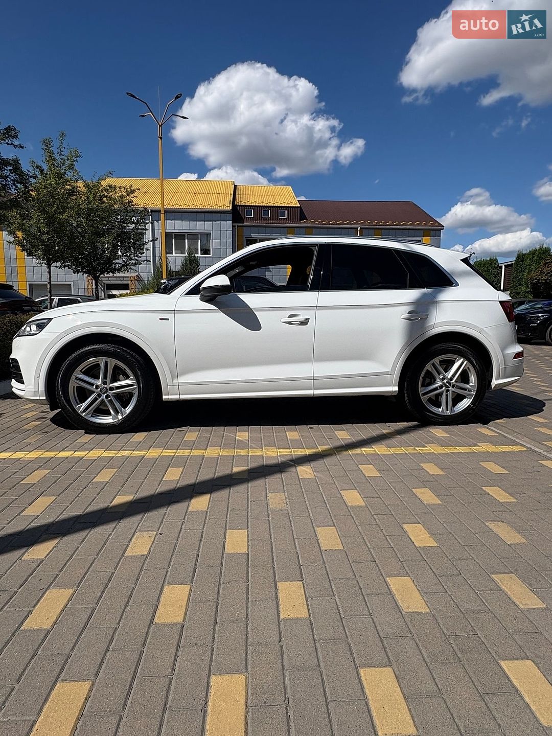 Audi Q5 2017 VIN WAUZZZFY1H2029342 фото оголошення 2 з 26