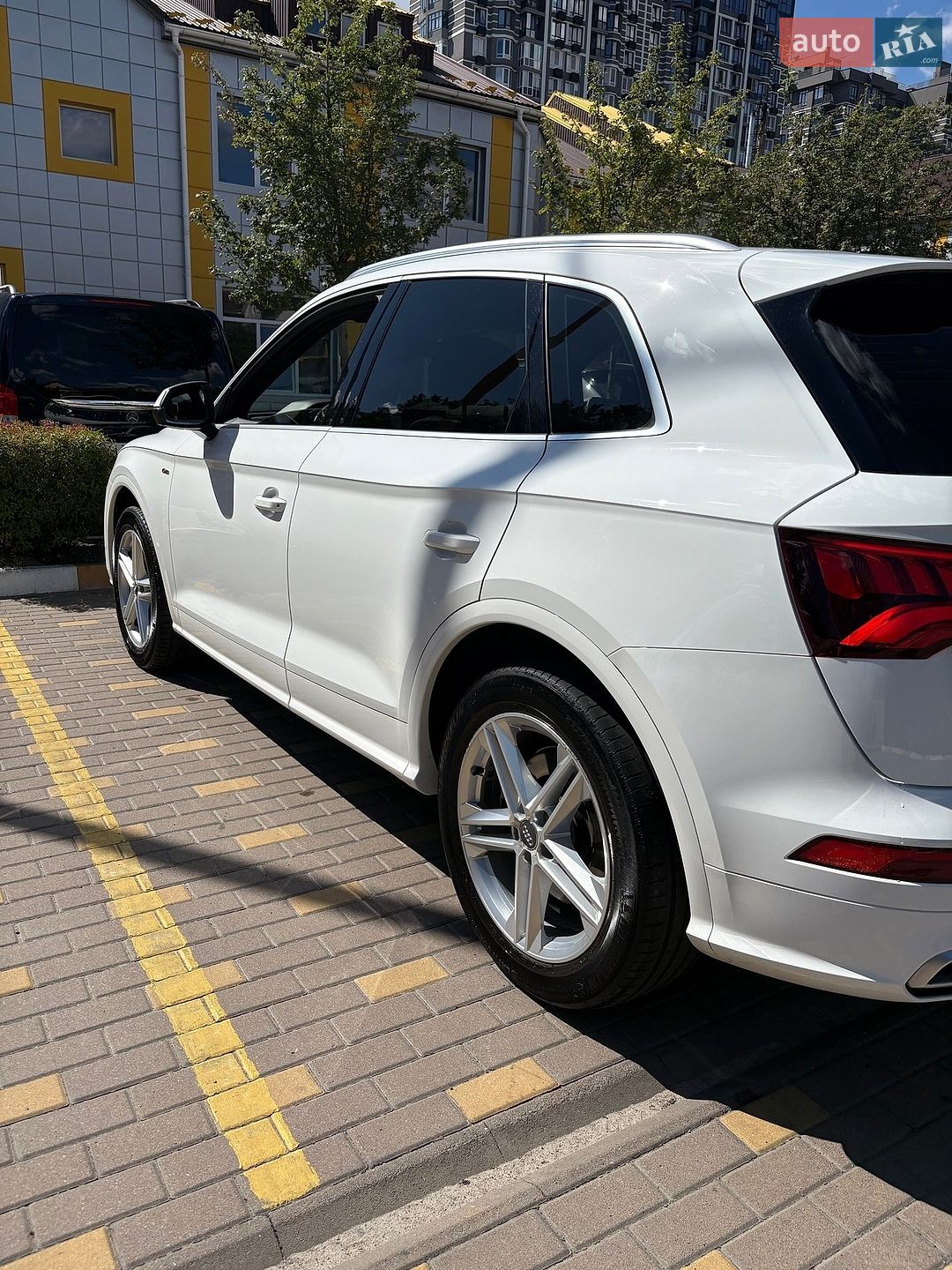 Audi Q5 2017 VIN WAUZZZFY1H2029342 фото оголошення 5 з 26