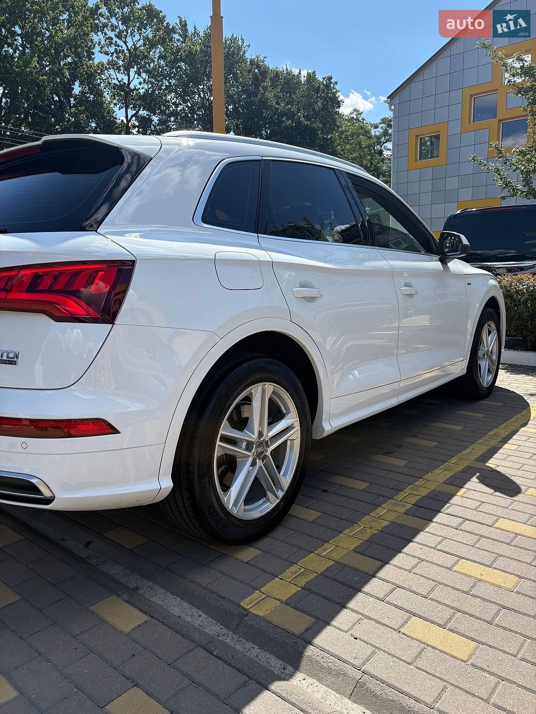 Audi Q5 2017 VIN WAUZZZFY1H2029342 фото оголошення 6 з 26