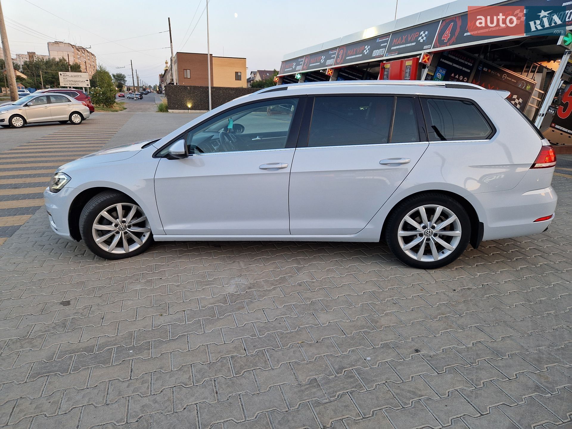 Volkswagen Golf 2017 VIN WVWZZZAUZJP519771 фото оголошення 6 з 37