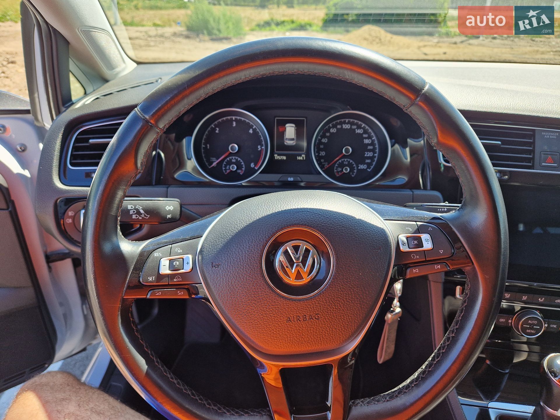 Volkswagen Golf 2017 VIN WVWZZZAUZJP519771 фото оголошення 11 з 37