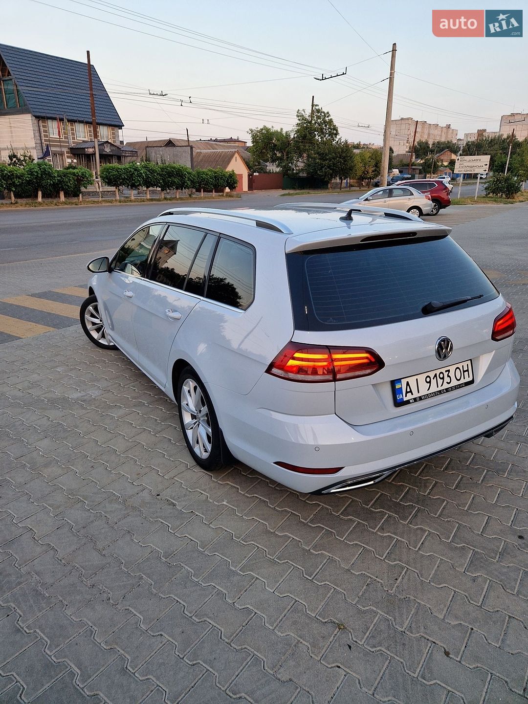 Volkswagen Golf 2017 VIN WVWZZZAUZJP519771 фото оголошення 9 з 37
