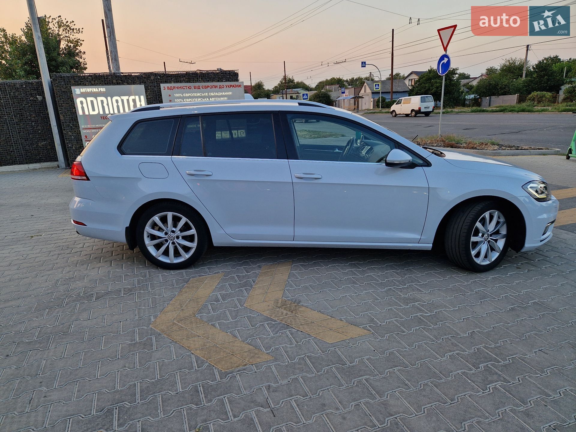Volkswagen Golf 2017 VIN WVWZZZAUZJP519771 фото оголошення 5 з 37