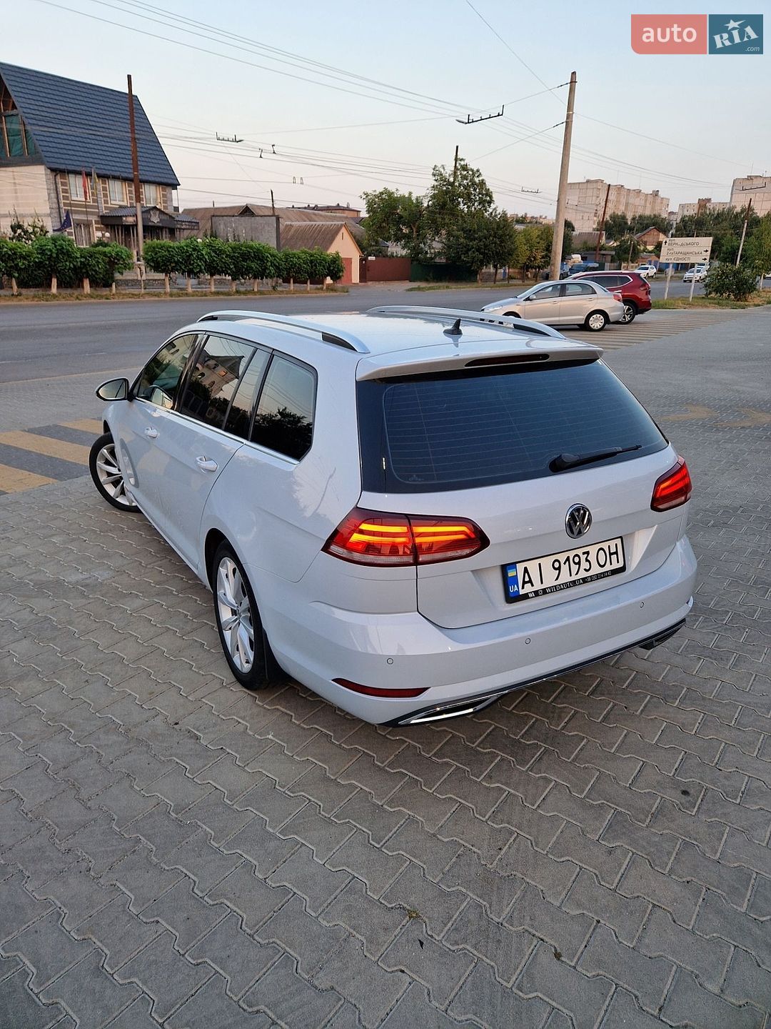 Volkswagen Golf 2017 VIN WVWZZZAUZJP519771 фото оголошення 8 з 37