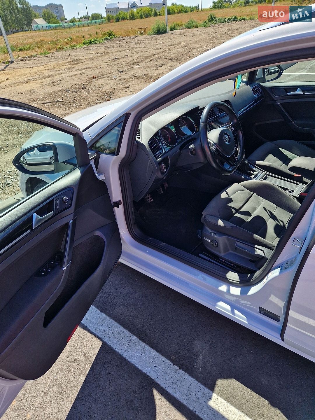 Volkswagen Golf 2017 VIN WVWZZZAUZJP519771 фото оголошення 13 з 37