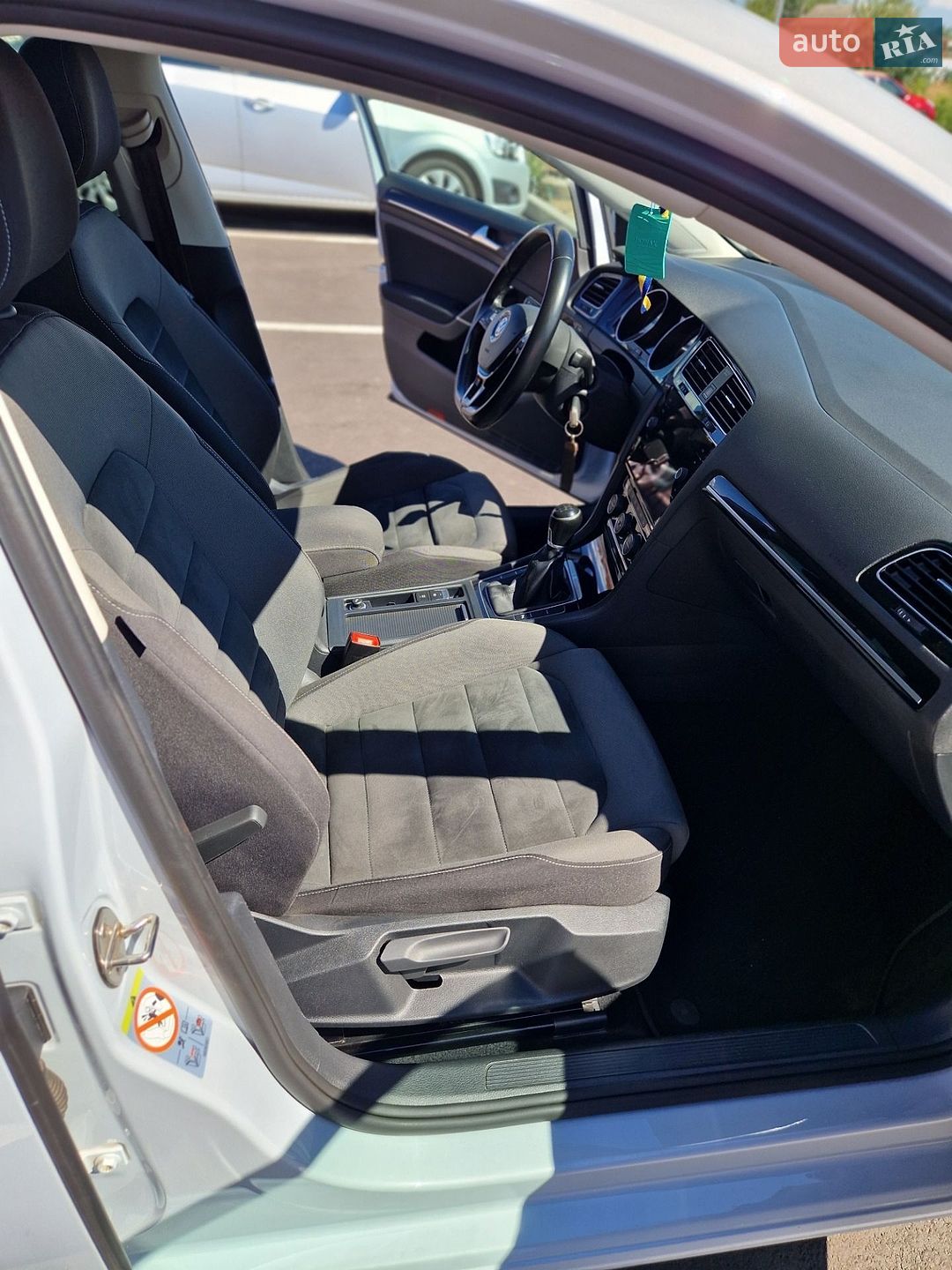 Volkswagen Golf 2017 VIN WVWZZZAUZJP519771 фото оголошення 22 з 37