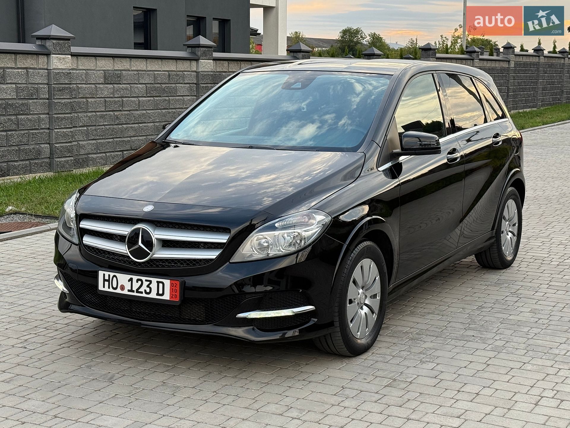 Mercedes-Benz B-Class 2015 VIN WDD2428901J007163 фото оголошення 2 з 83