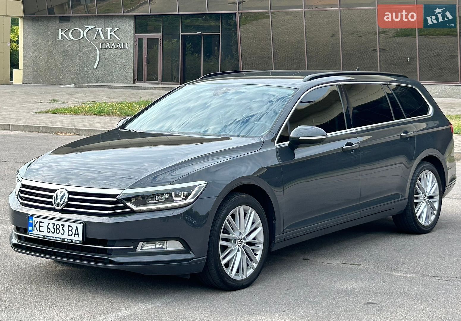 Volkswagen Passat 2017 VIN WVWZZZ3CZJP000826 фото оголошення 2 з 37