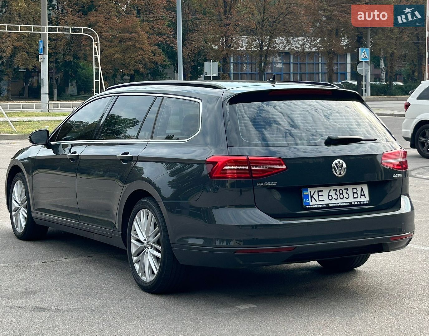 Volkswagen Passat 2017 VIN WVWZZZ3CZJP000826 фото оголошення 4 з 37