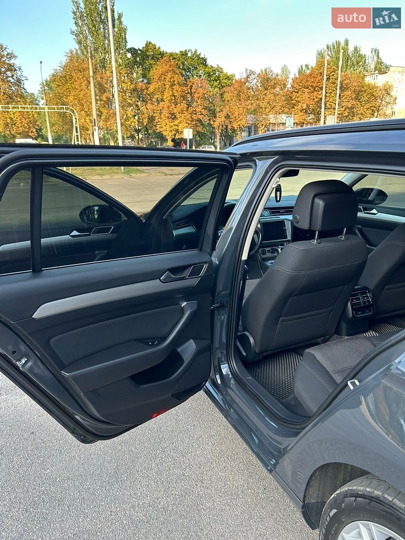 Volkswagen Passat 2017 VIN WVWZZZ3CZJP000826 фото оголошення 11 з 37