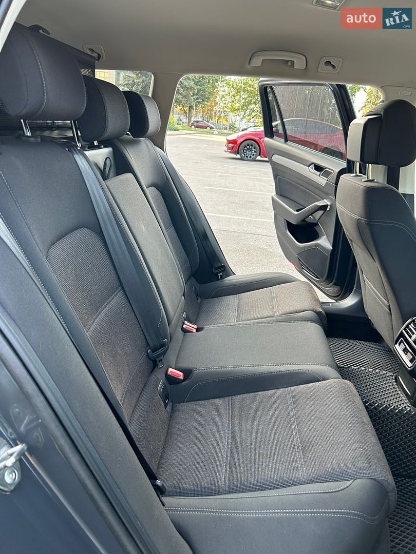 Volkswagen Passat 2017 VIN WVWZZZ3CZJP000826 фото оголошення 17 з 37