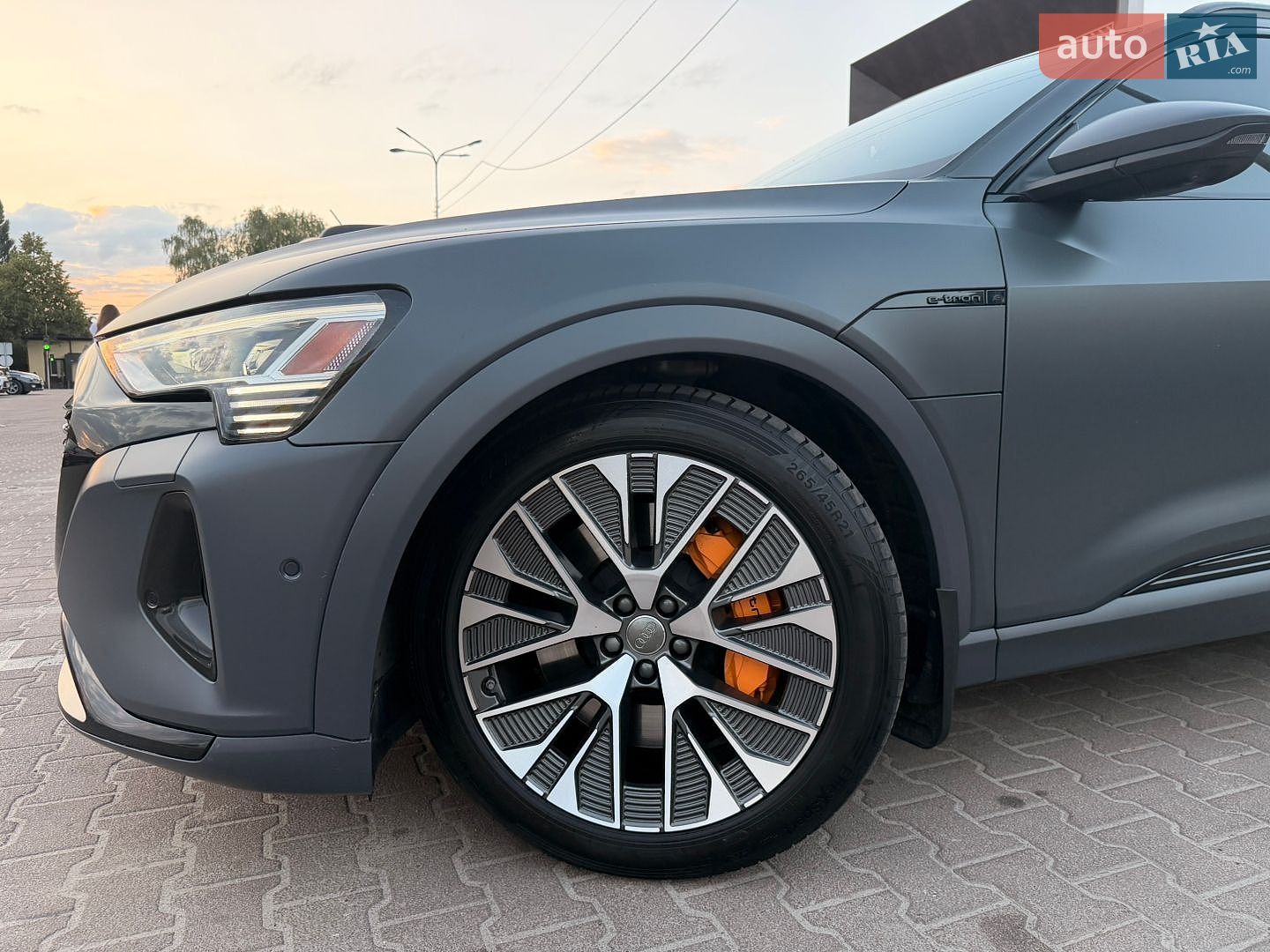Audi Q8 e-tron 2023 VIN WA15AAGE4RB020628 фото оголошення 4 з 20
