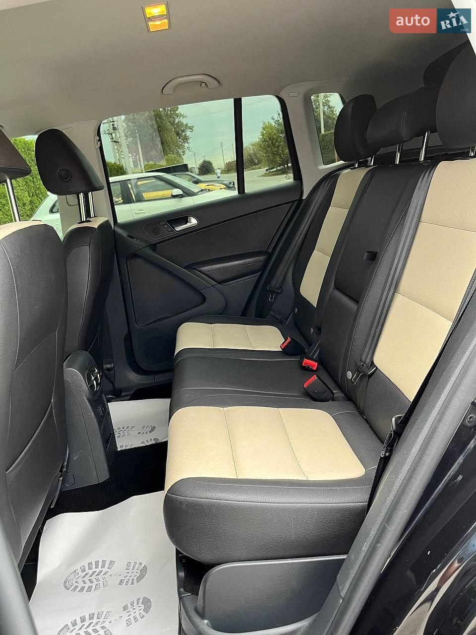 Volkswagen Tiguan 2017 VIN WVGBV7AX8HK013735 фото оголошення 16 з 30