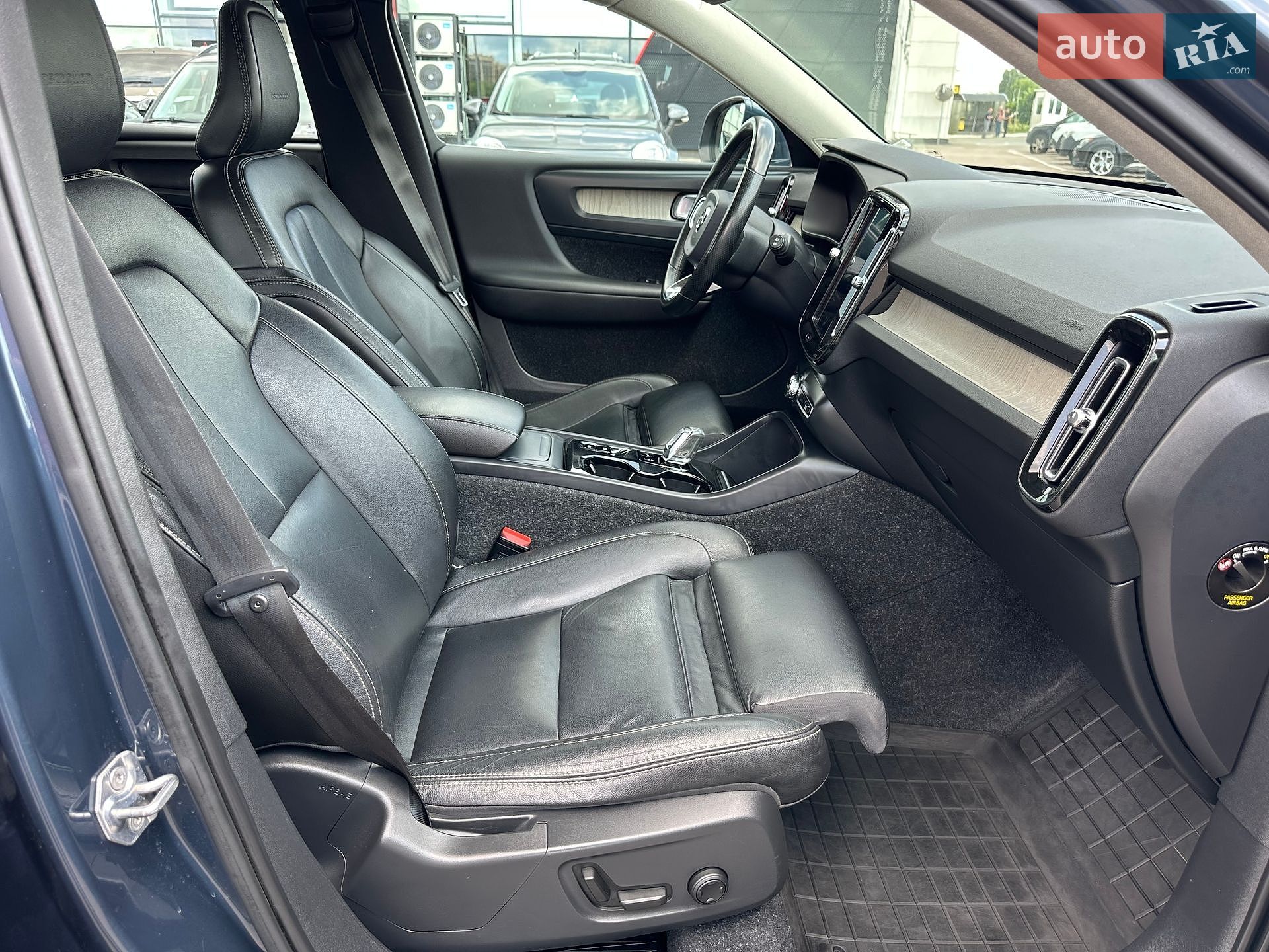 Volvo XC40 2019 VIN YV1XZ72BCK2147218 фото оголошення 29 з 33