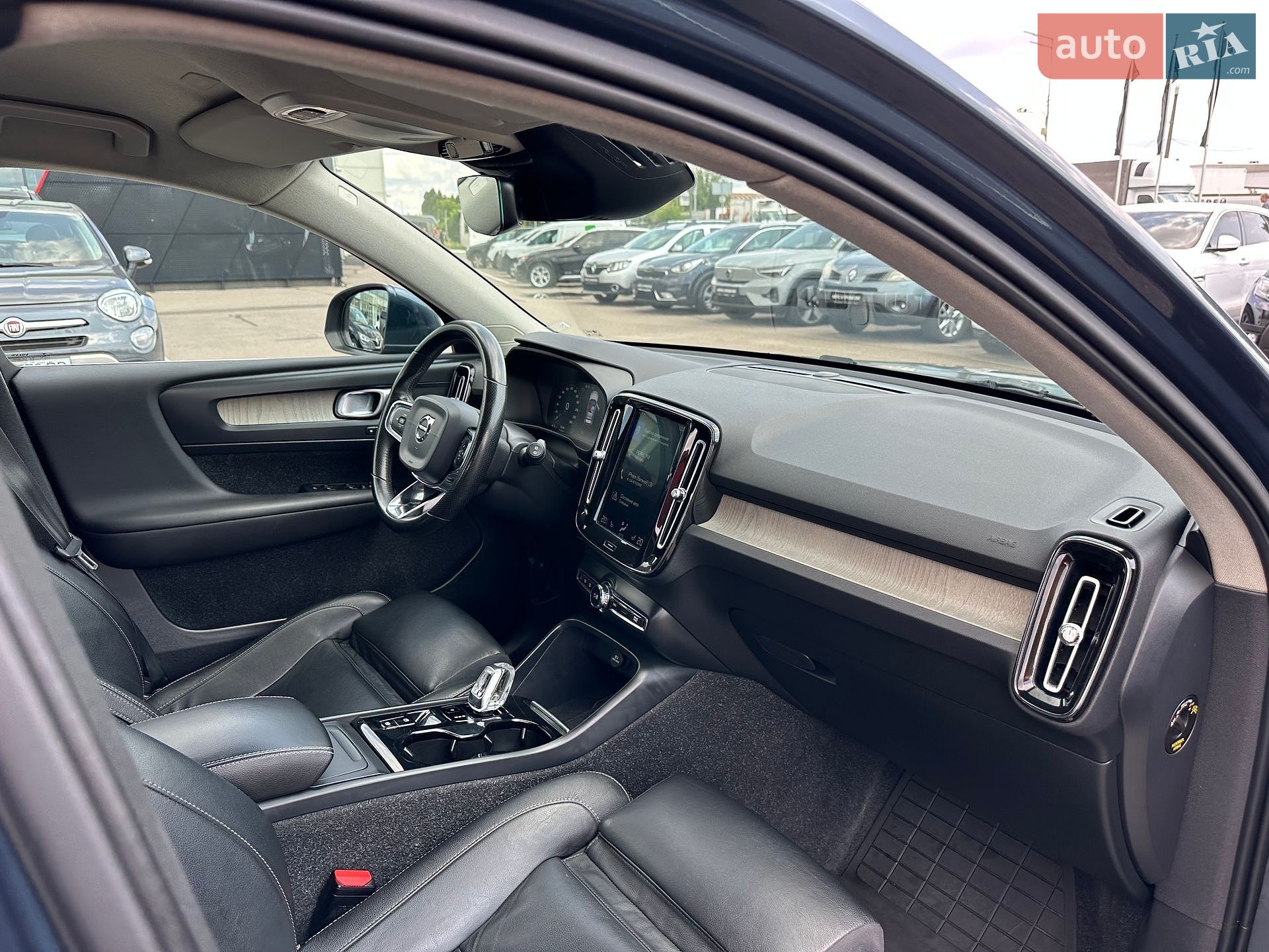 Volvo XC40 2019 VIN YV1XZ72BCK2147218 фото оголошення 30 з 33