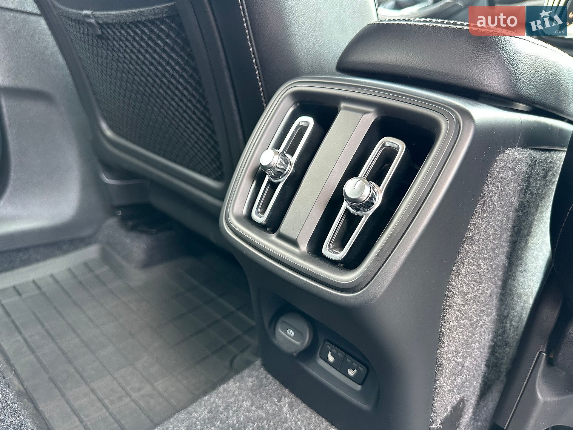 Volvo XC40 2019 VIN YV1XZ72BCK2147218 фото оголошення 32 з 33