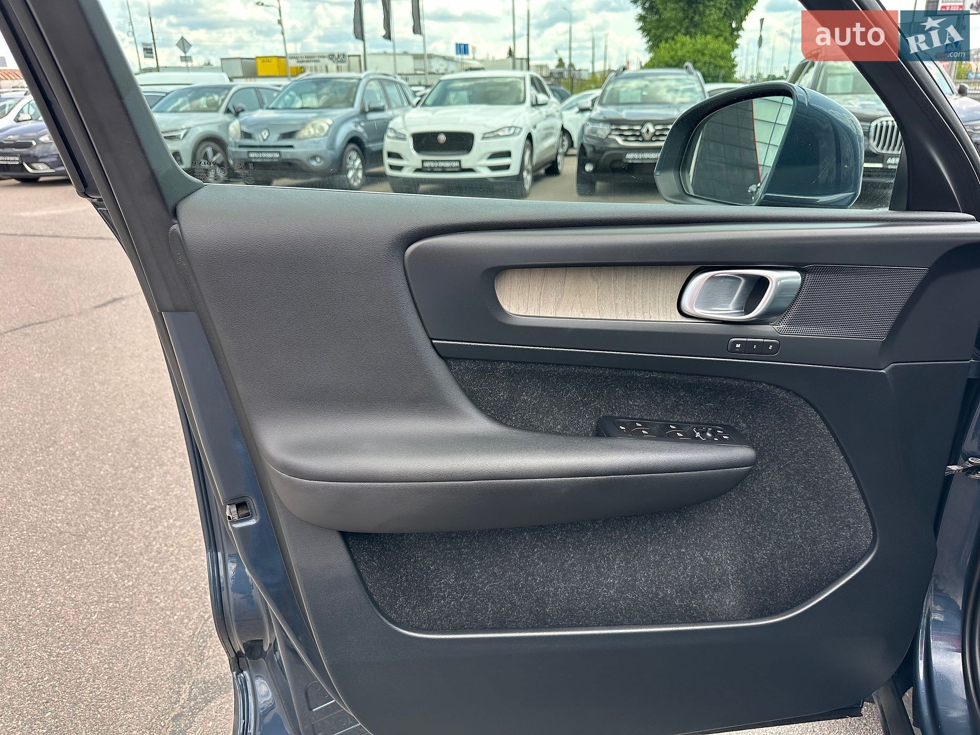 Volvo XC40 2019 VIN YV1XZ72BCK2147218 фото оголошення 18 з 33