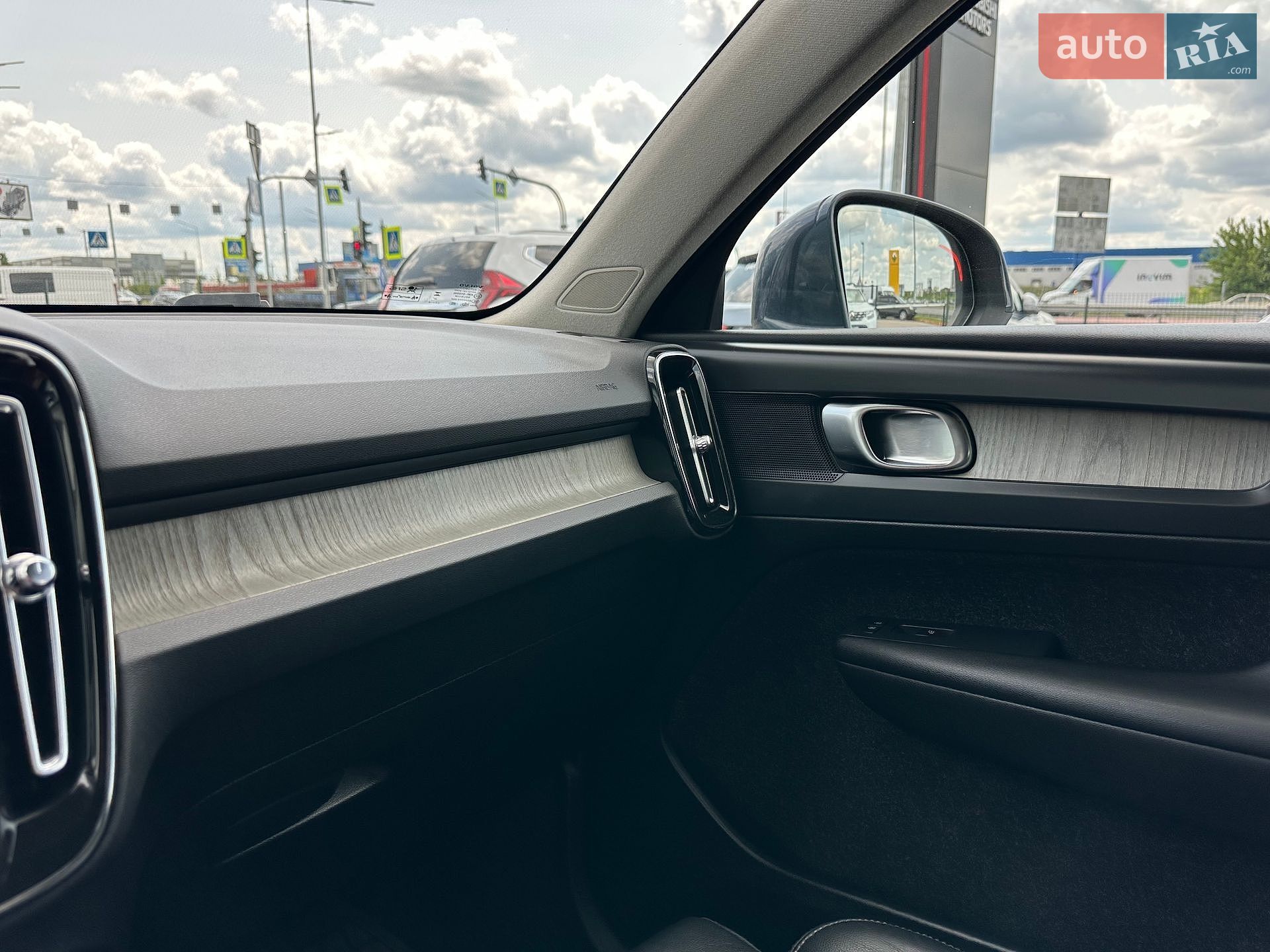 Volvo XC40 2019 VIN YV1XZ72BCK2147218 фото оголошення 23 з 33