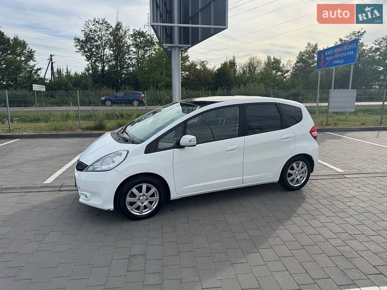 Honda Jazz 2014 VIN LUCGG3850E3201817 фото оголошення 17 з 49