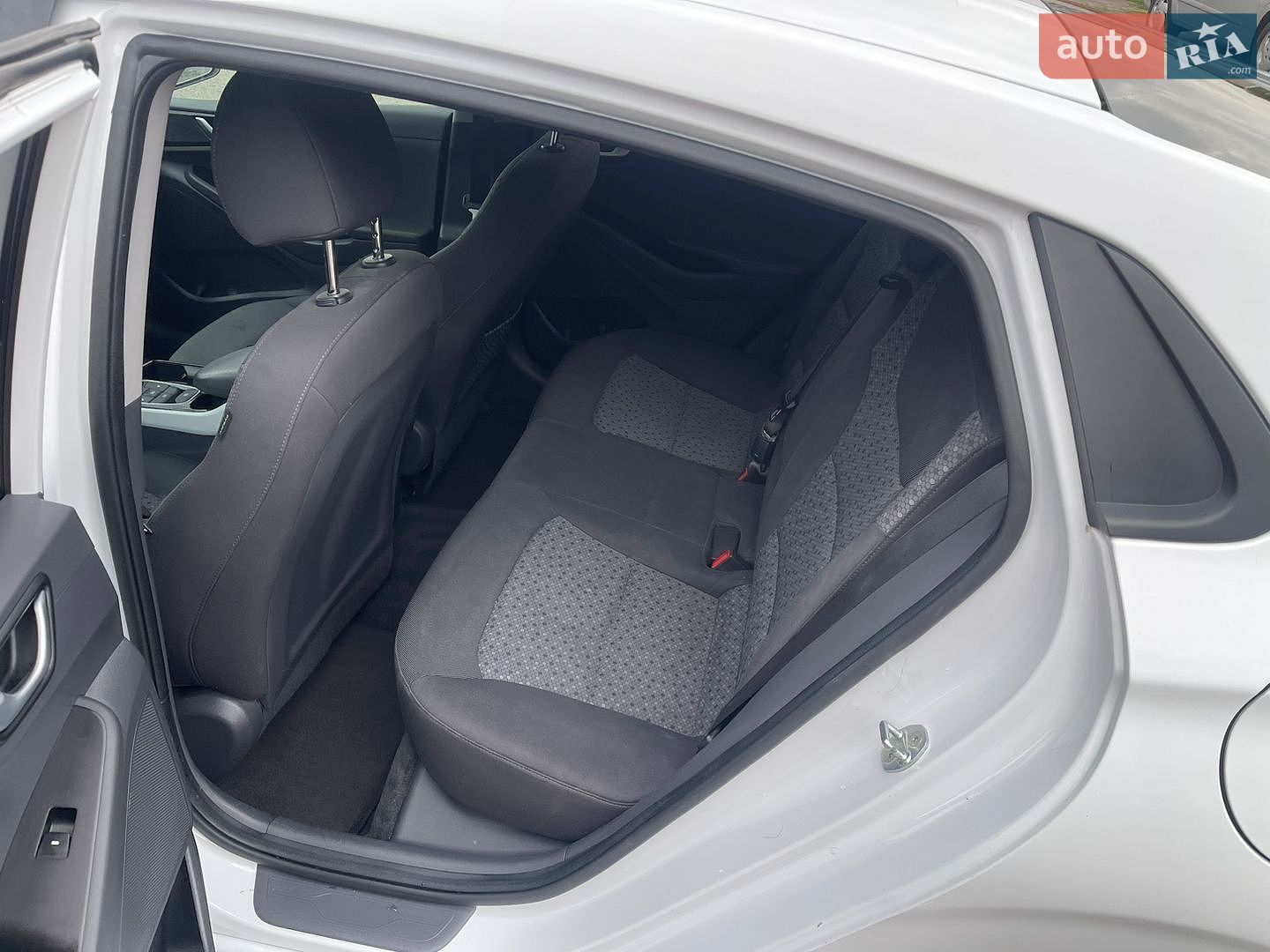 Hyundai Ioniq 2019 VIN KMHC75LH2KU052289 фото оголошення 3 з 11