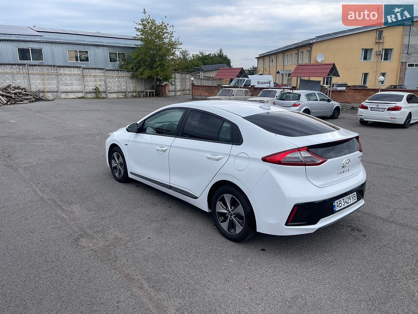 Hyundai Ioniq 2019 VIN KMHC75LH2KU052289 фото оголошення 4 з 11