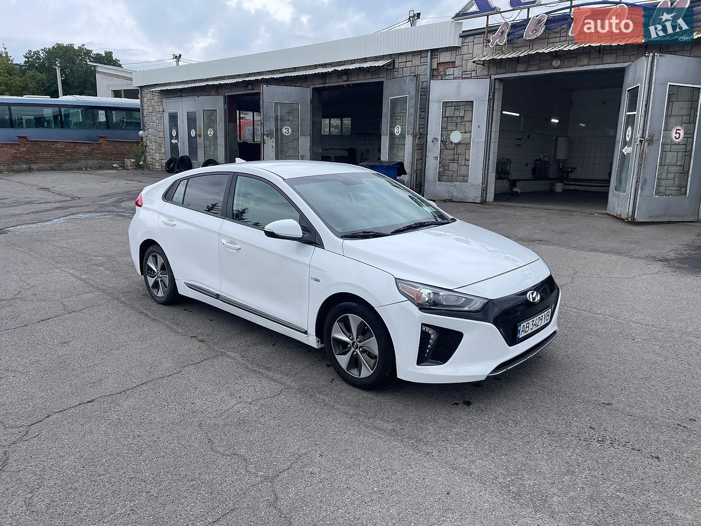 Hyundai Ioniq 2019 VIN KMHC75LH2KU052289 фото оголошення 7 з 11