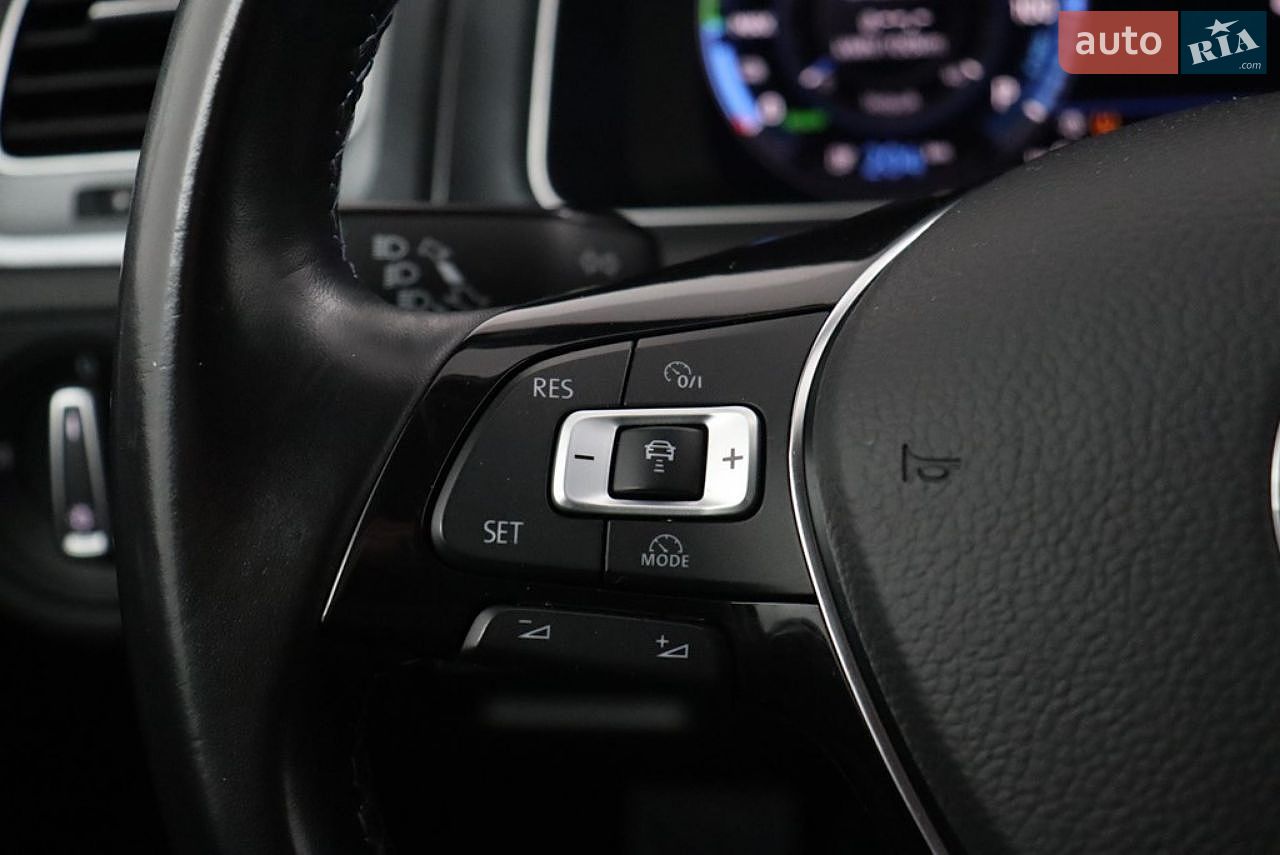 Volkswagen e-Golf 2018 VIN WVWZZZAUZJ8905029 фото оголошення 16 з 72
