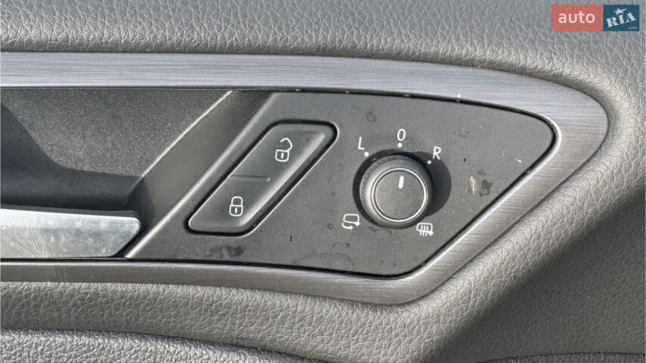 Volkswagen e-Golf 2018 VIN WVWZZZAUZJ8905029 фото оголошення 31 з 72