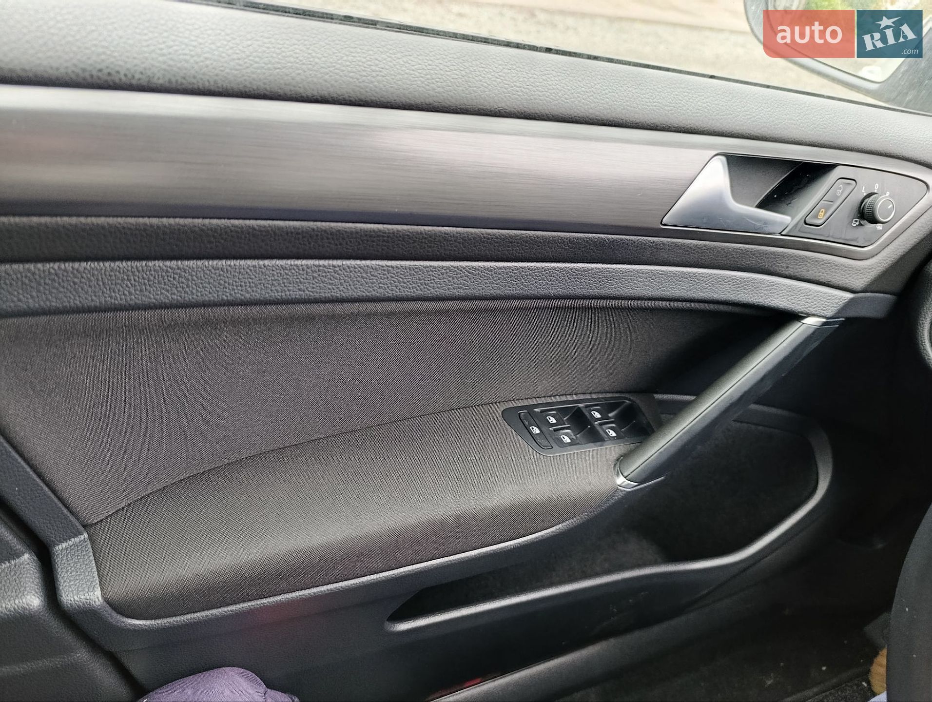 Volkswagen e-Golf 2018 VIN WVWZZZAUZJ8905029 фото оголошення 29 з 66