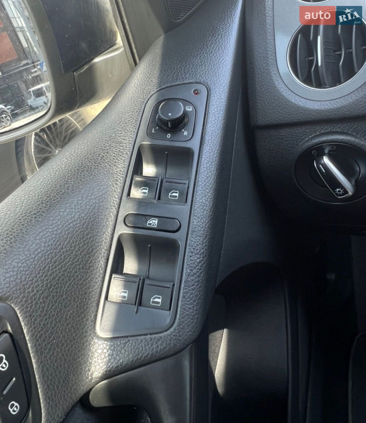 Volkswagen Tiguan 2015 VIN WVGAV7AX2FW593114 фото оголошення 14 з 17