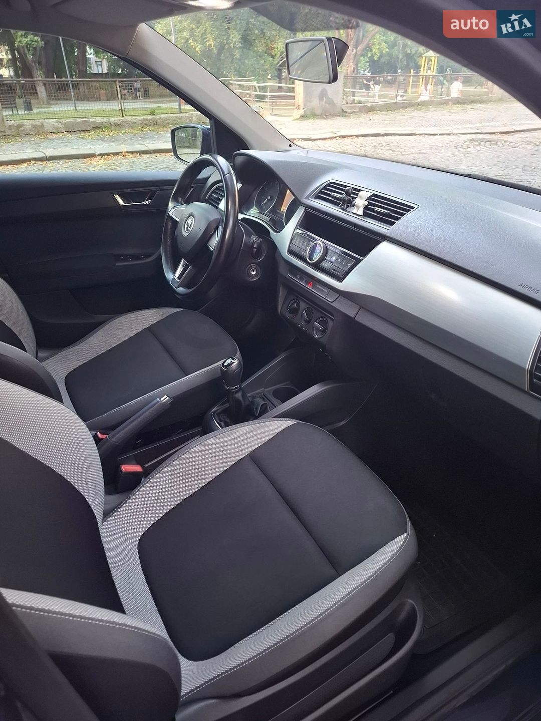 Skoda Fabia 2016 VIN TMBEM2NJ1GB500450 фото оголошення 6 з 15