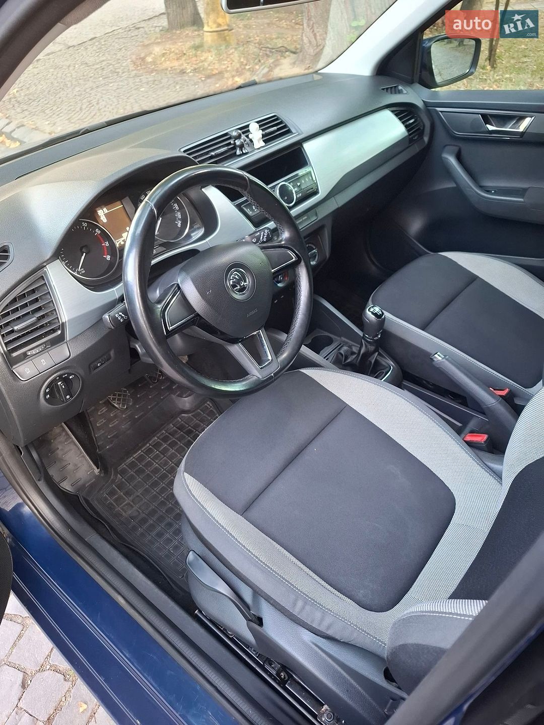Skoda Fabia 2016 VIN TMBEM2NJ1GB500450 фото оголошення 9 з 15