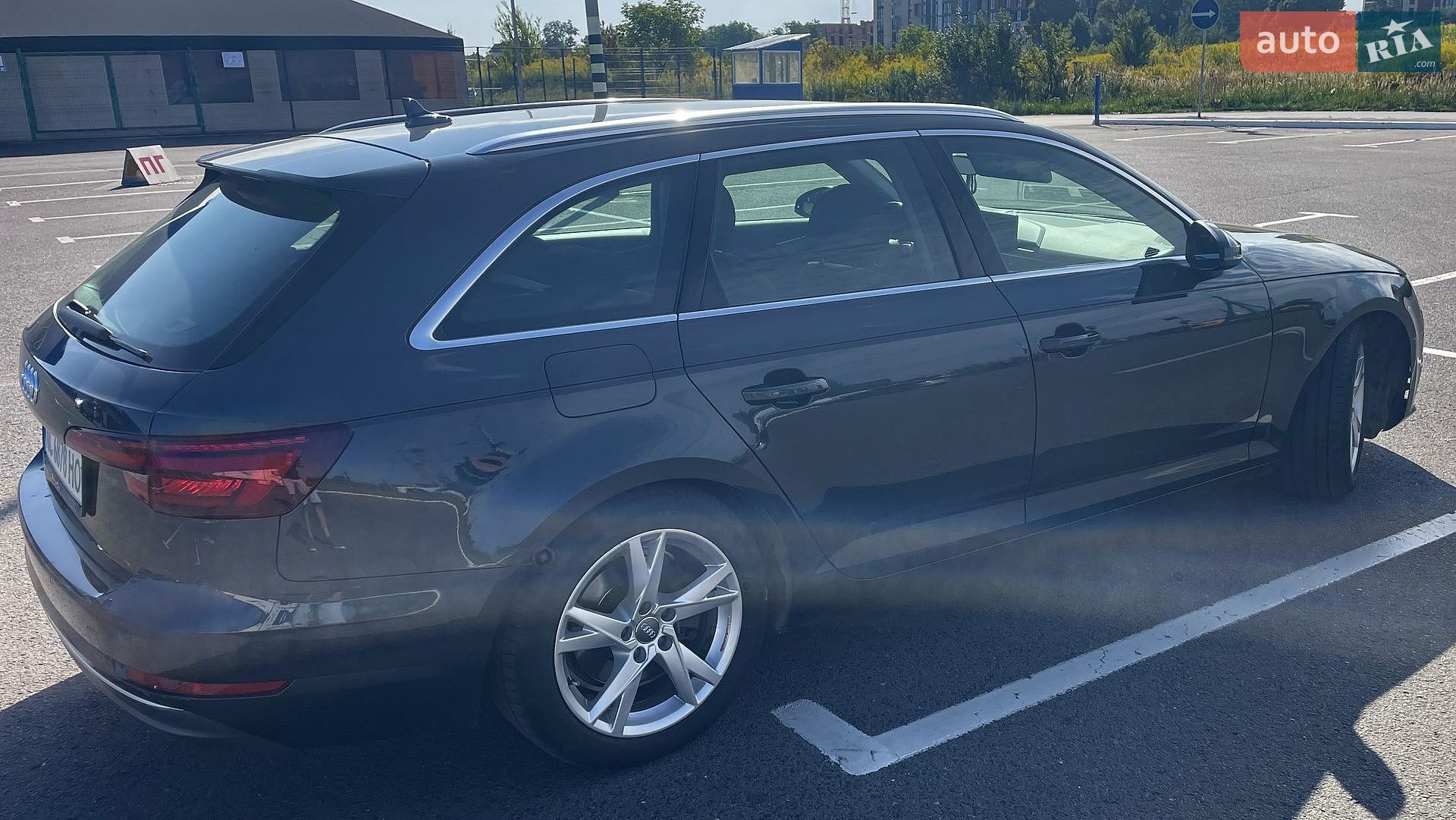 Audi A4 2017 VIN WAUZZZF45JA093697 фото оголошення 4 з 36