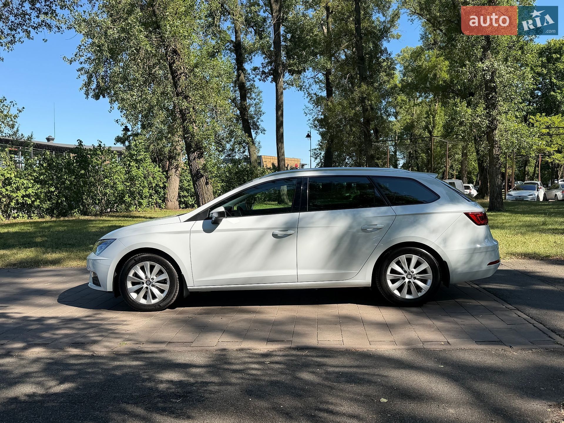 SEAT Leon 2019 VIN VSSZZZ5FZKR071884 фото оголошення 3 з 63