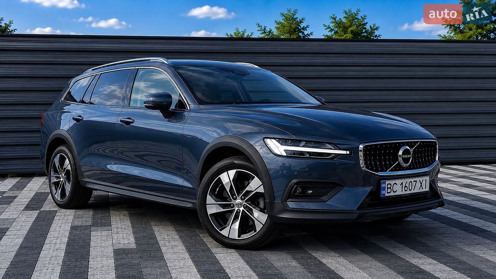 Volvo V60 Cross Country 2020 VIN YV1ZZK5VCM1072596 фото оголошення 2 з 87