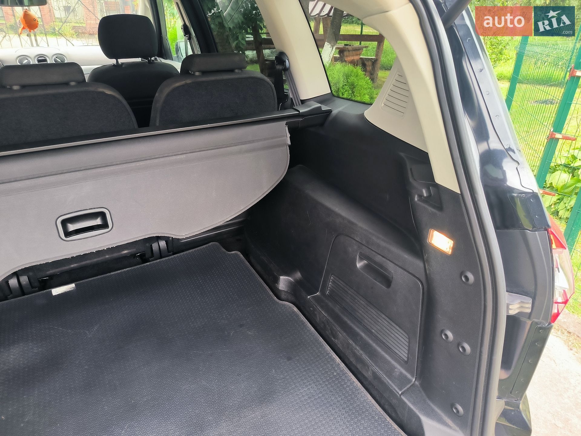 Ford S-Max 2010 VIN WF0SXXGBWSAB74668 фото оголошення 16 з 19