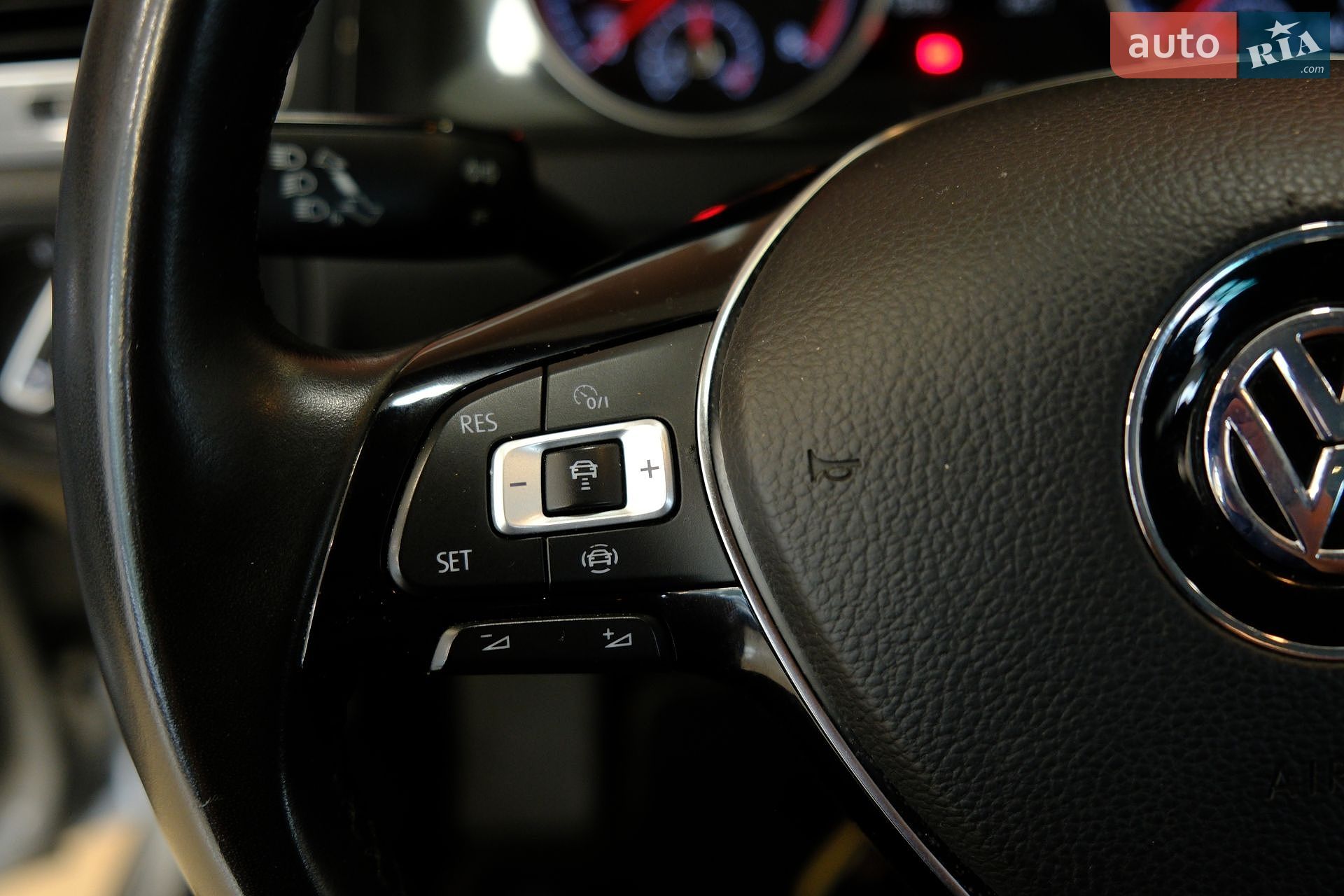 Volkswagen Golf 2019 VIN WVWZZZAUZLP000217 фото оголошення 18 з 33