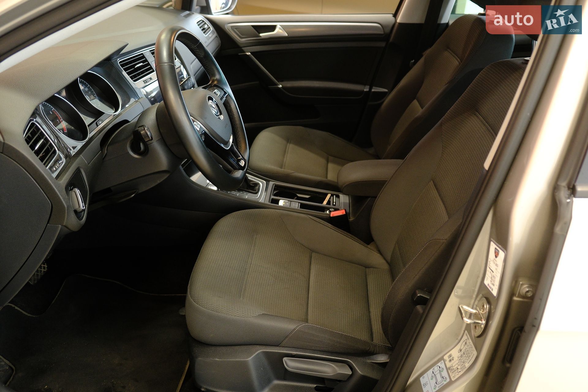 Volkswagen Golf 2019 VIN WVWZZZAUZLP000217 фото оголошення 22 з 33