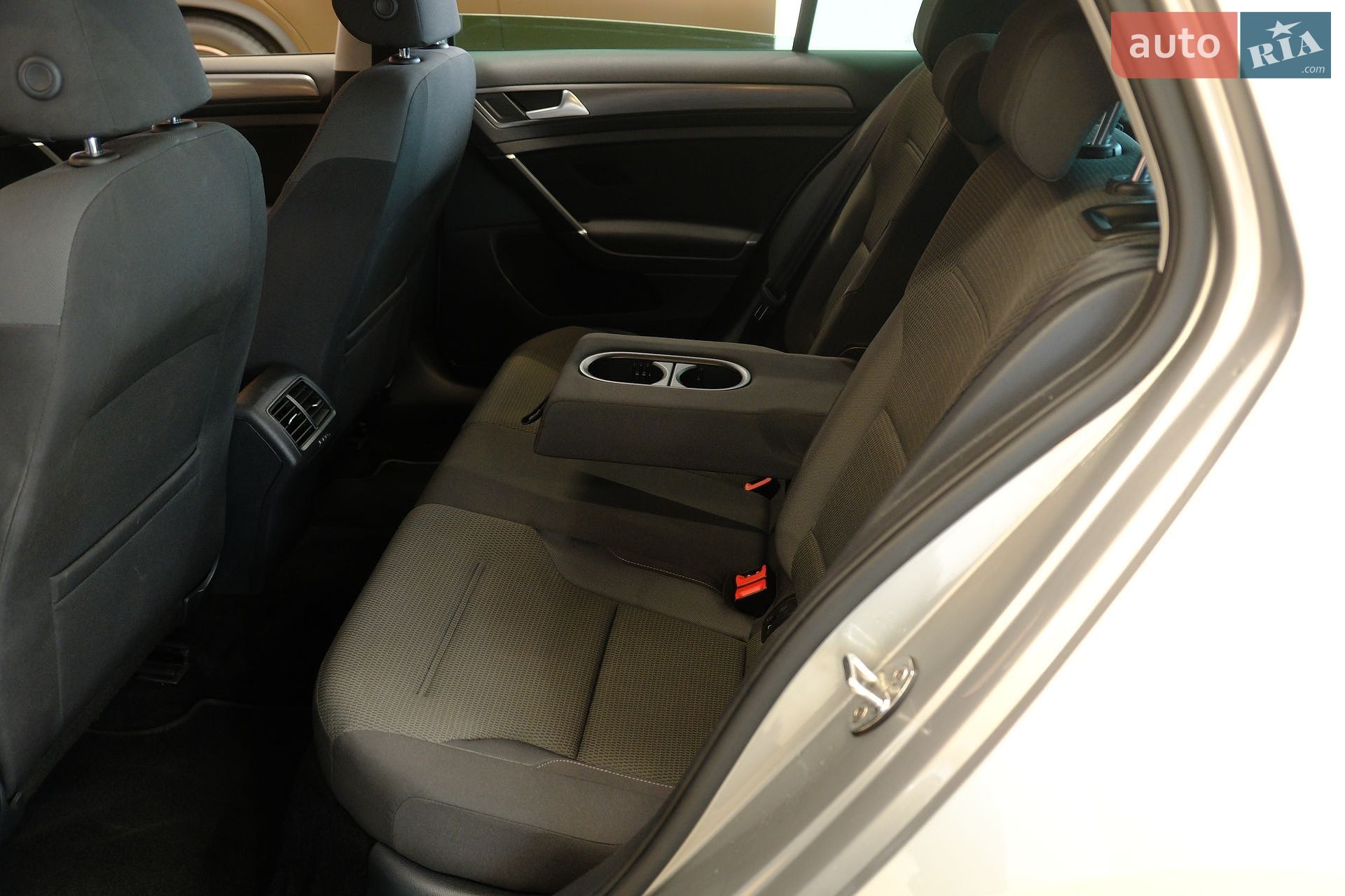 Volkswagen Golf 2019 VIN WVWZZZAUZLP000217 фото оголошення 25 з 33