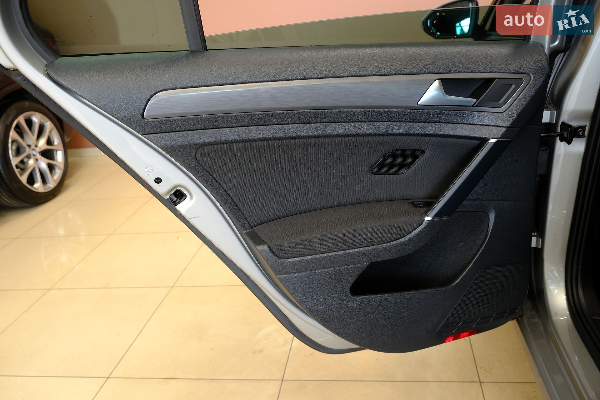 Volkswagen Golf 2019 VIN WVWZZZAUZLP000217 фото оголошення 28 з 33