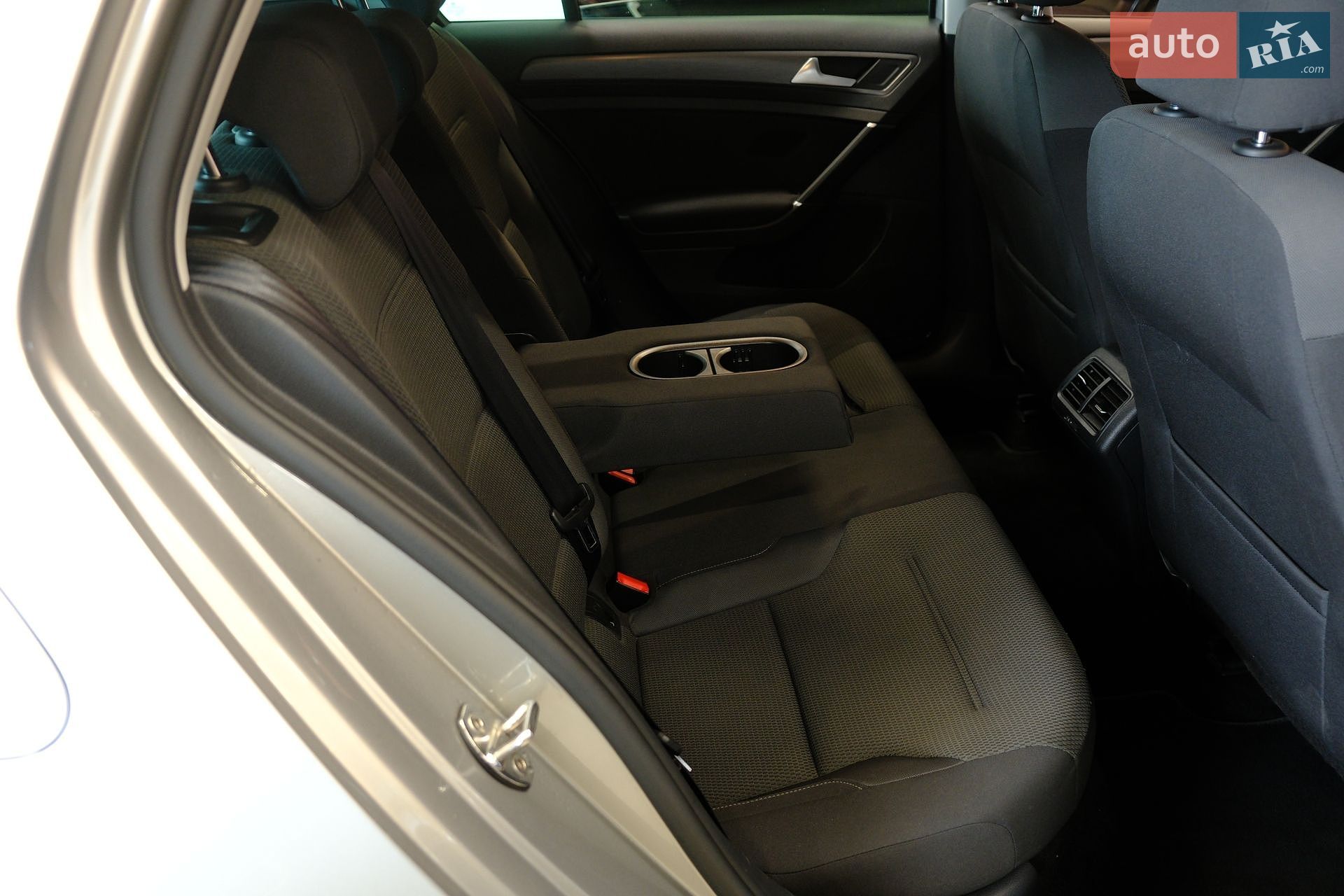 Volkswagen Golf 2019 VIN WVWZZZAUZLP000217 фото оголошення 29 з 33