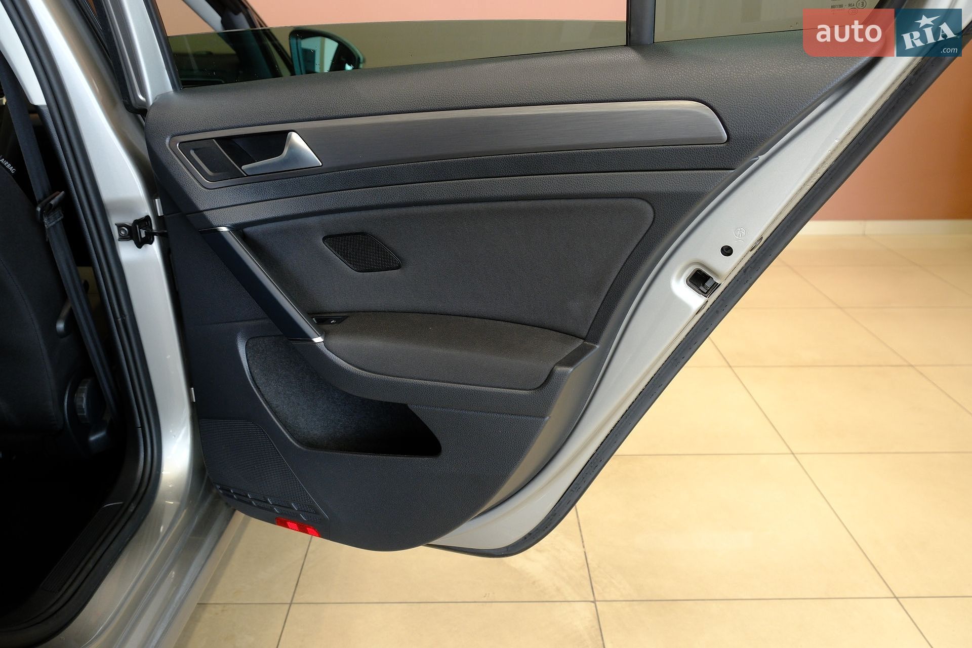 Volkswagen Golf 2019 VIN WVWZZZAUZLP000217 фото оголошення 30 з 33