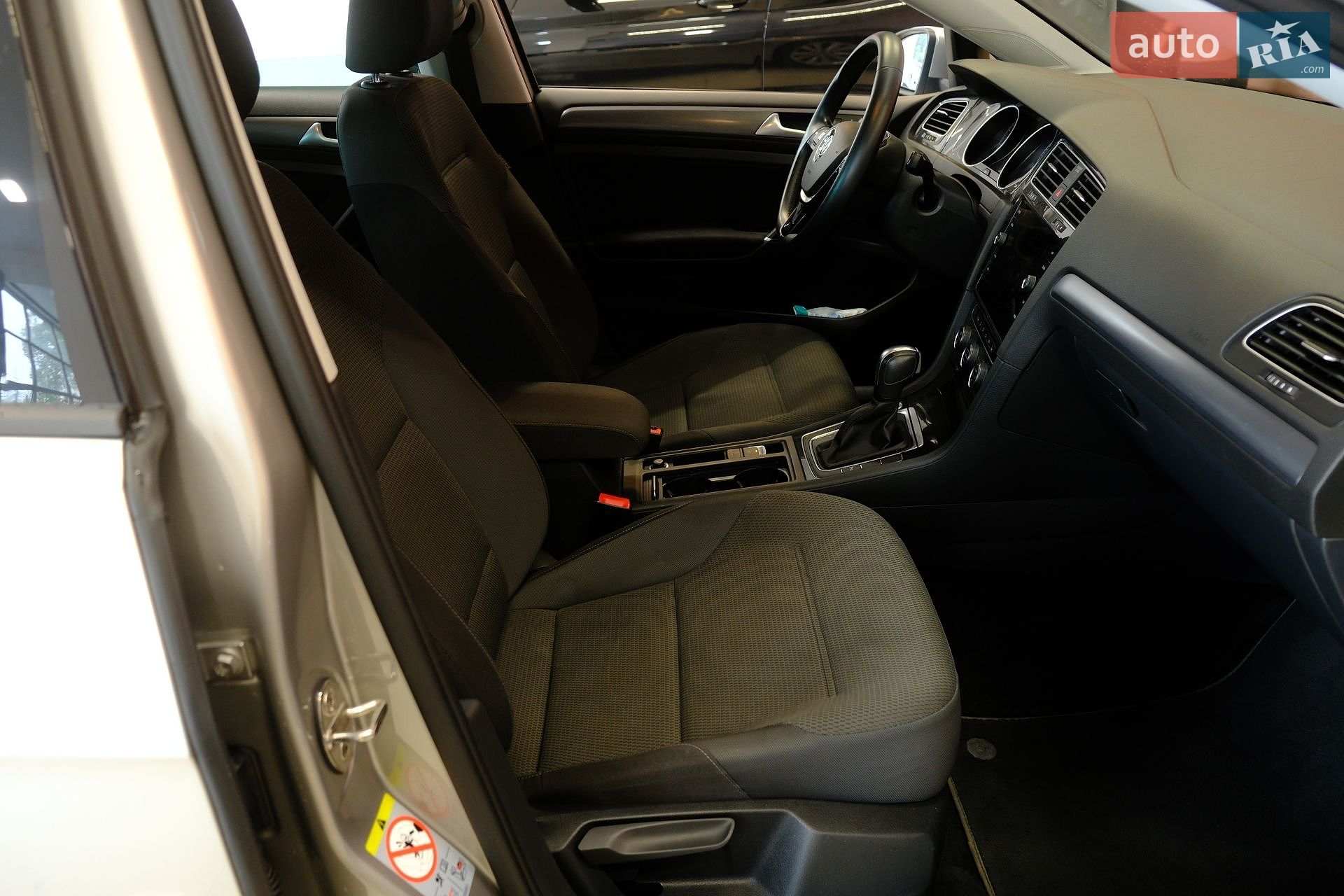 Volkswagen Golf 2019 VIN WVWZZZAUZLP000217 фото оголошення 31 з 33