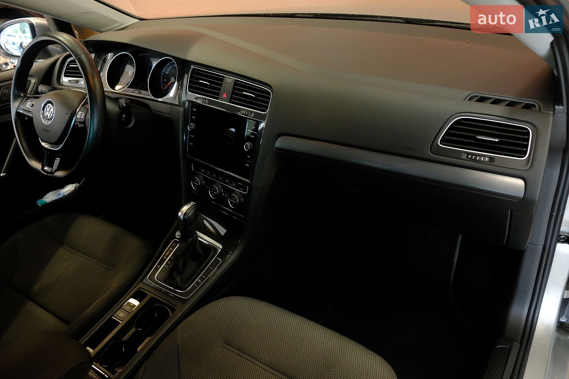 Volkswagen Golf 2019 VIN WVWZZZAUZLP000217 фото оголошення 32 з 33