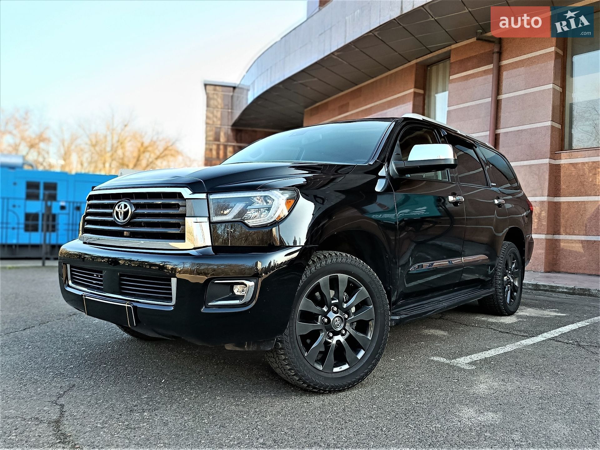 Toyota Sequoia 2018 VIN 5TDJY5G13KS167560 фото оголошення 2 з 57