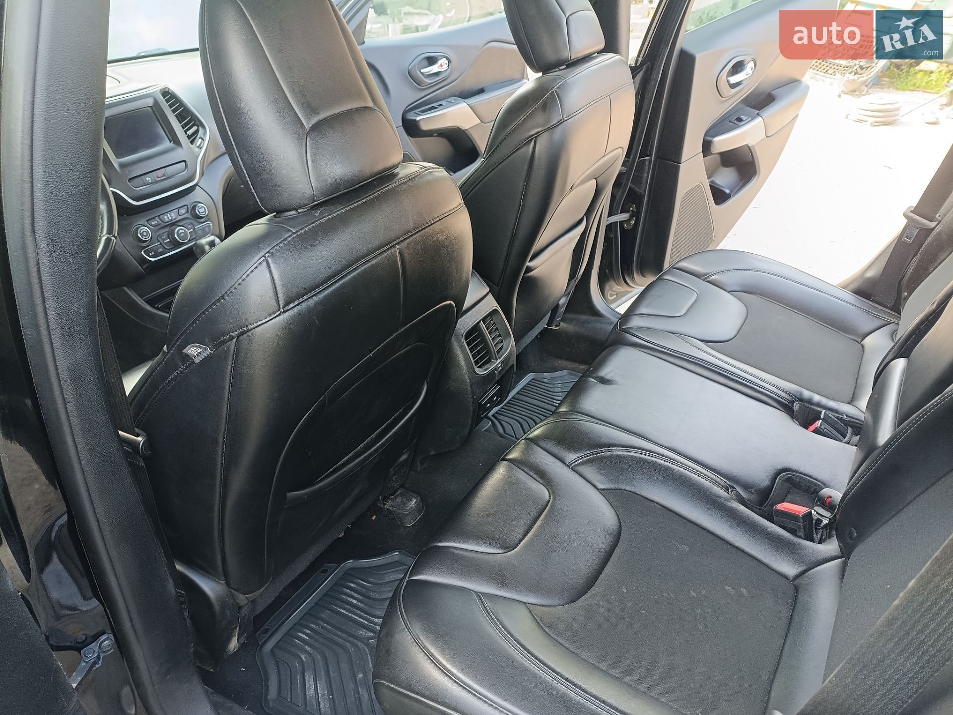 Jeep Cherokee 2019 VIN 1C4PJLLBXKD340682 фото оголошення 5 з 9