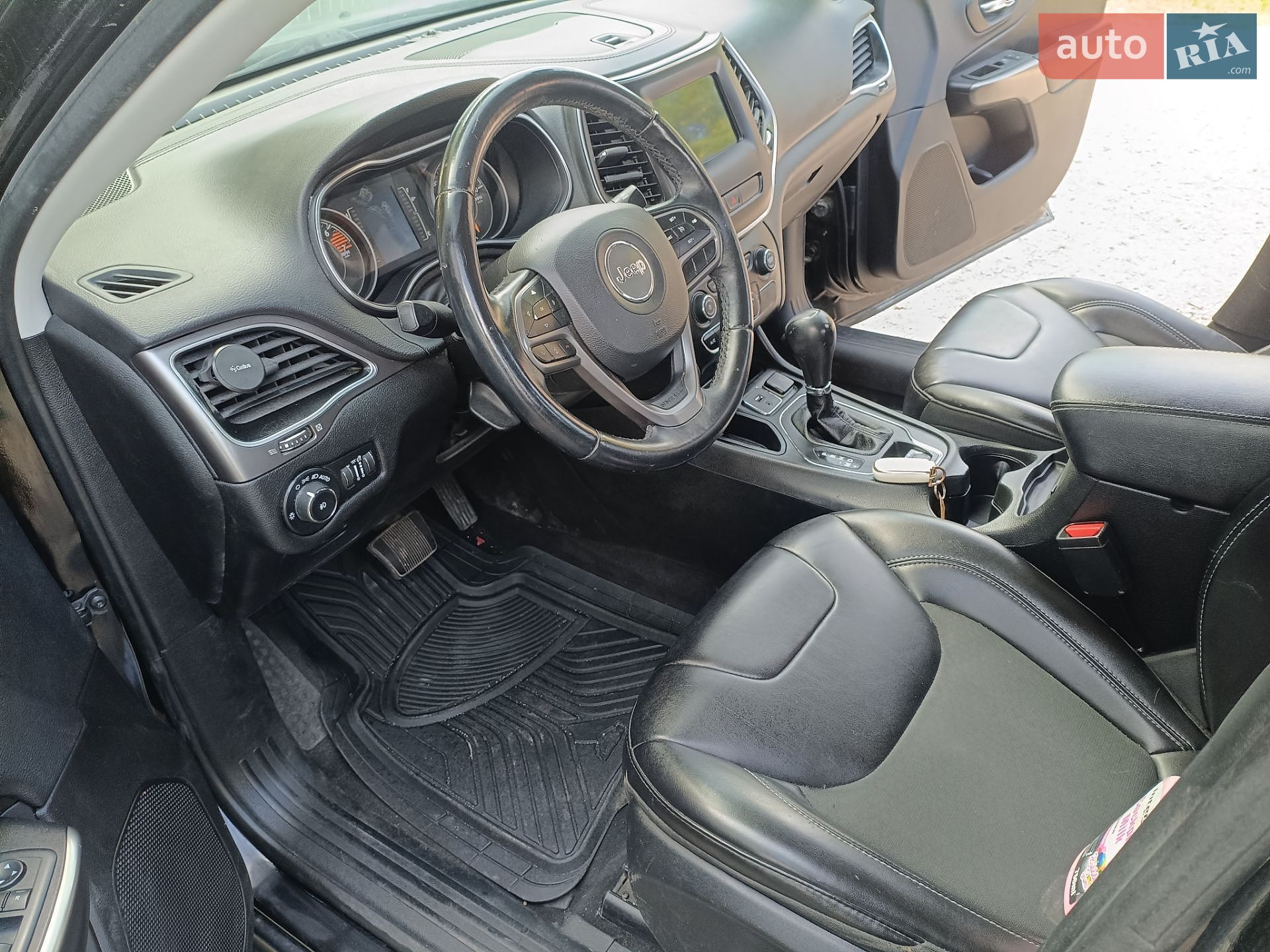 Jeep Cherokee 2019 VIN 1C4PJLLBXKD340682 фото оголошення 3 з 9